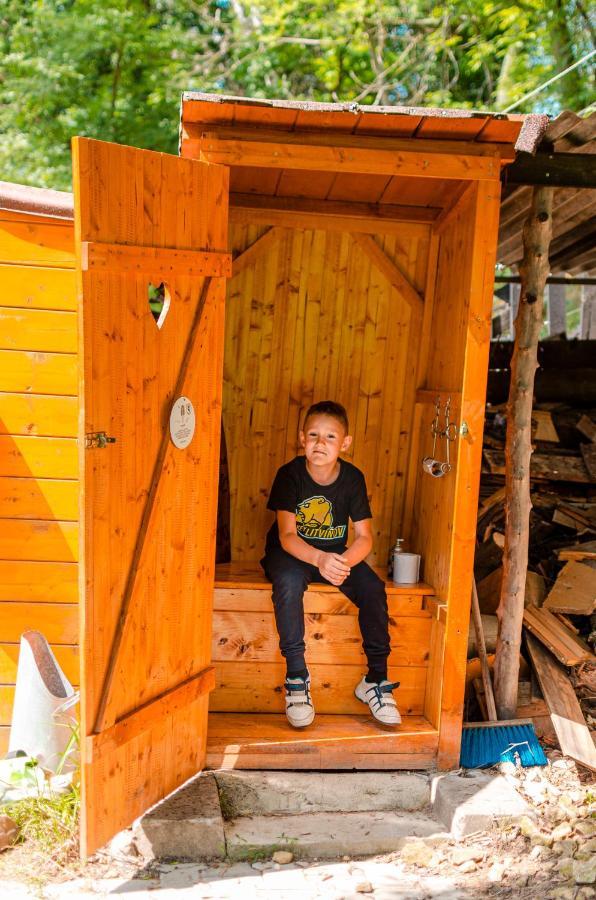 Villa Cozy Wood Hut On The Farm Trebivlice Exterior foto